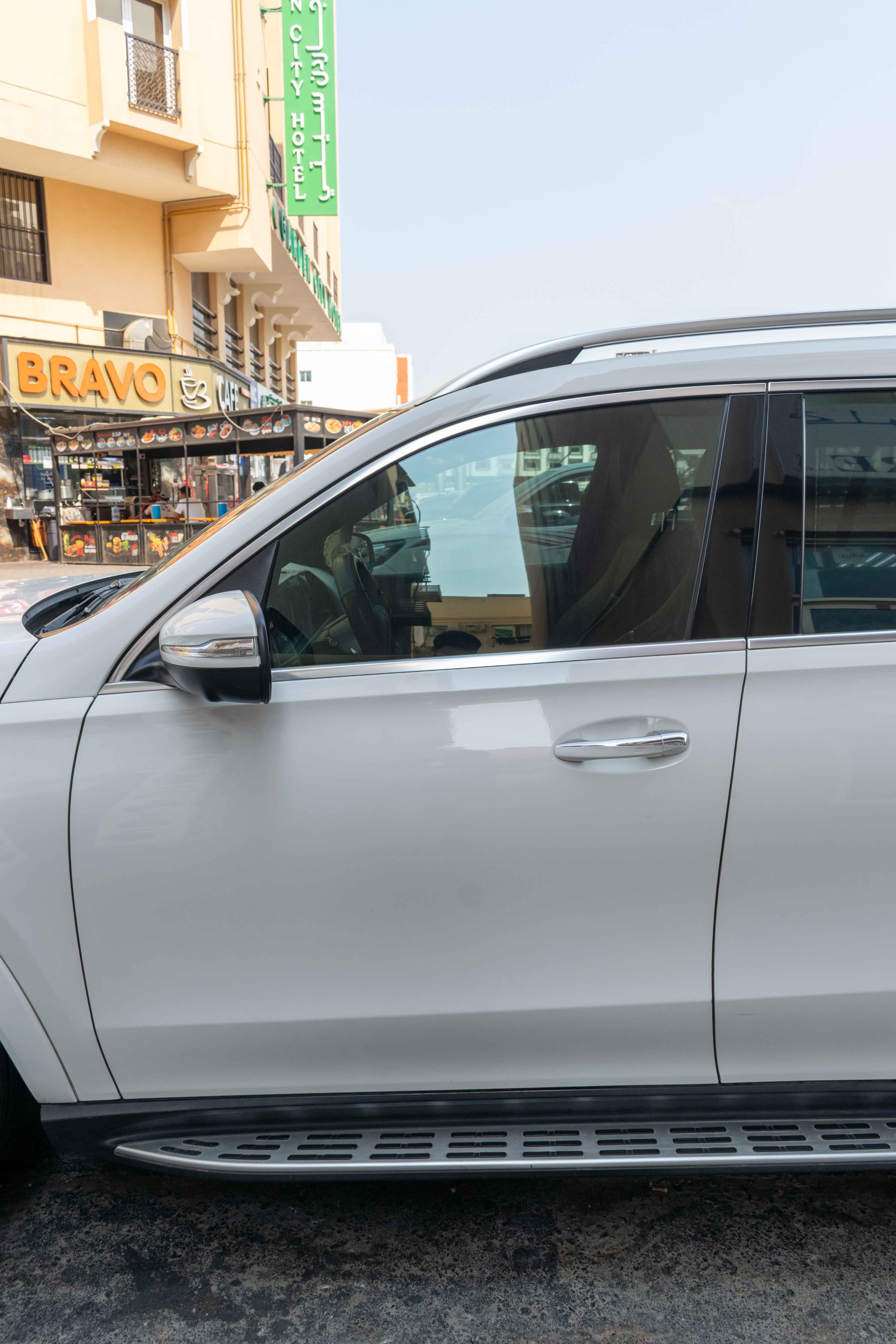 White Mercedes Benz GLS 450 4MATIC 2021